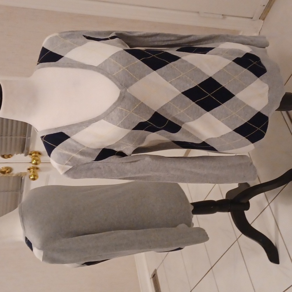 4/$80 New Gray, White & Black Knit Sweater - Size Medium